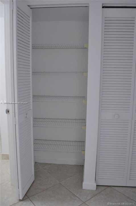 Recently Rented: $1,900 (1 beds, 1 baths, 710 Square Feet)