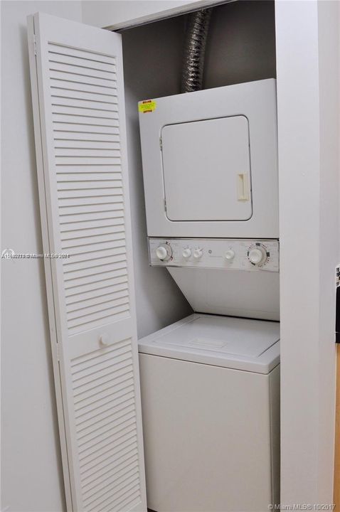 Recently Rented: $1,900 (1 beds, 1 baths, 710 Square Feet)