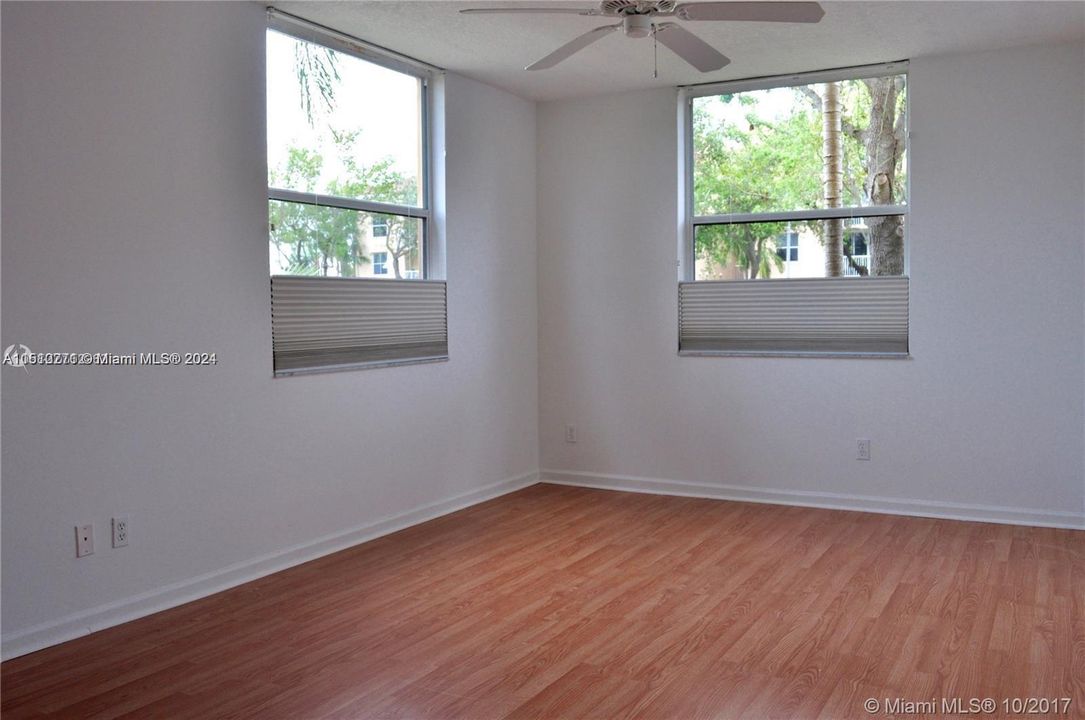 Recently Rented: $1,900 (1 beds, 1 baths, 710 Square Feet)