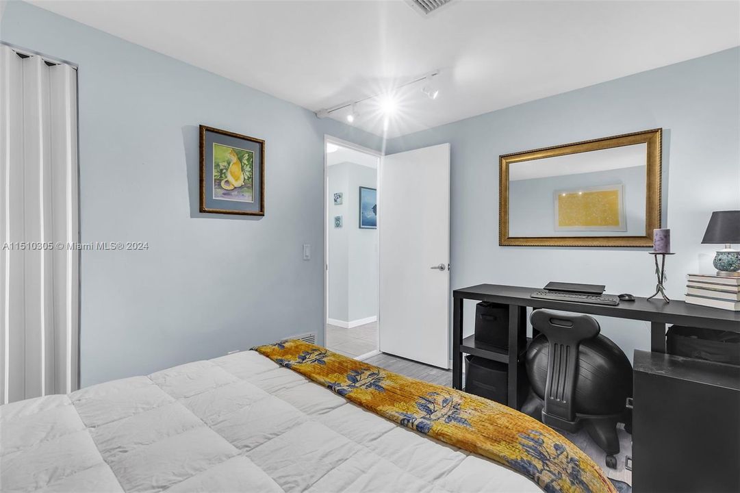 For Sale: $849,000 (2 beds, 1 baths, 1216 Square Feet)
