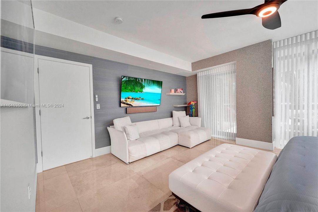Recently Sold: $2,345,000 (3 beds, 3 baths, 2202 Square Feet)