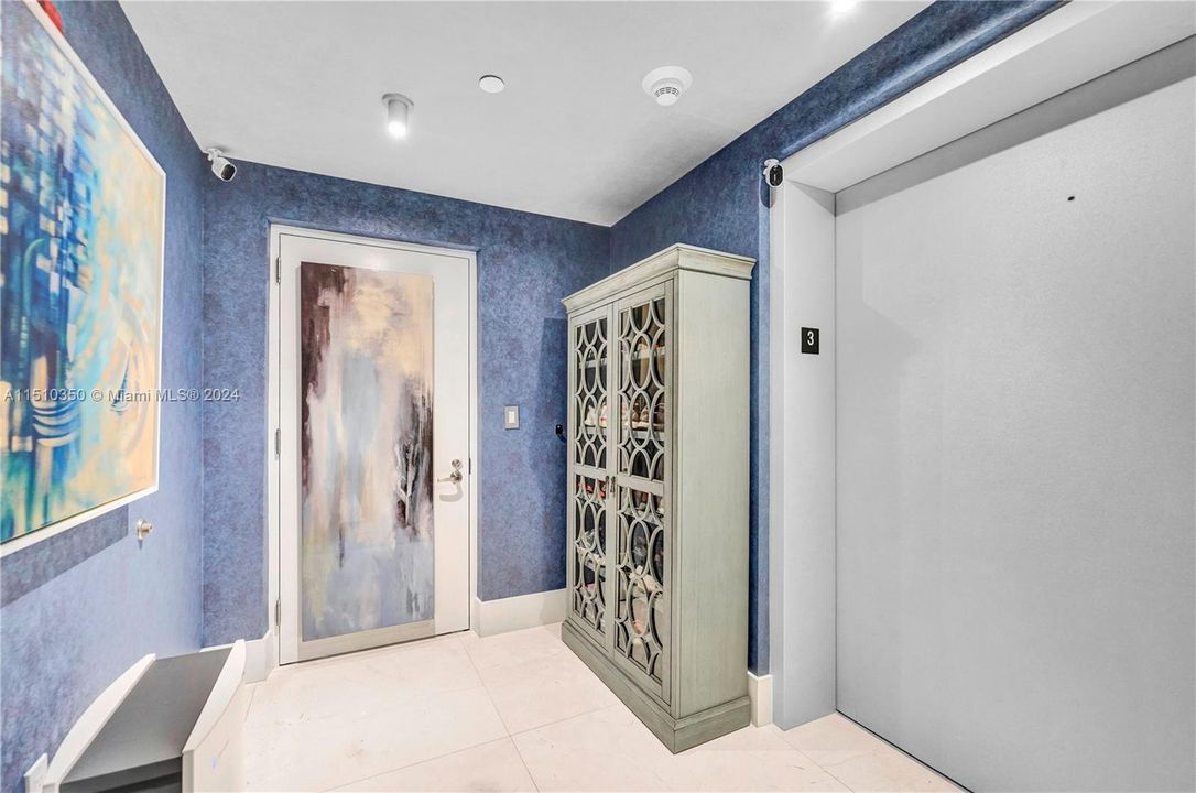 Recently Sold: $2,345,000 (3 beds, 3 baths, 2202 Square Feet)