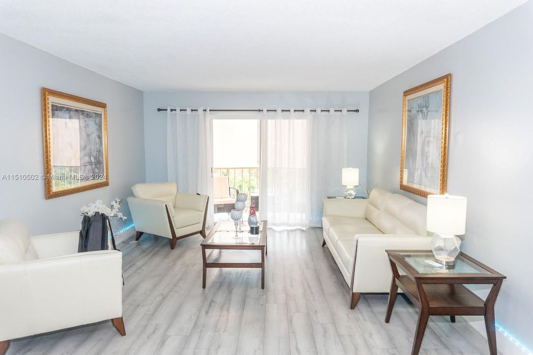 Recently Rented: $2,550 (2 beds, 2 baths, 980 Square Feet)