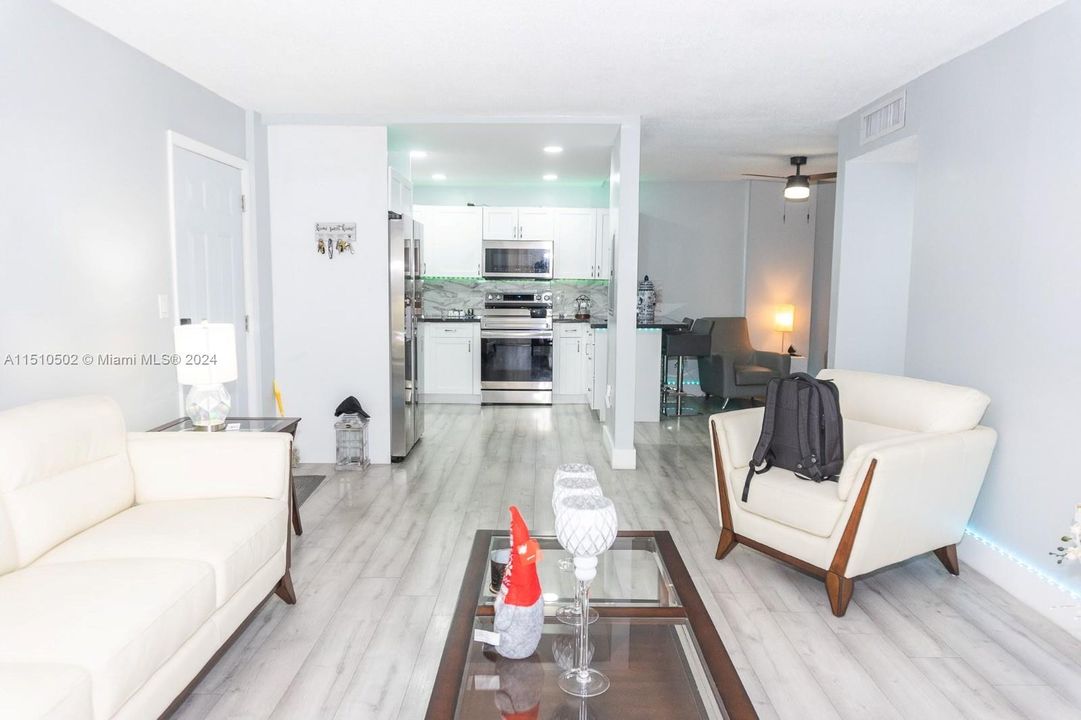 Recently Rented: $2,550 (2 beds, 2 baths, 980 Square Feet)