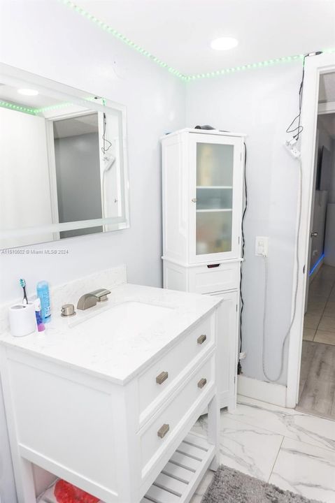 Recently Rented: $2,550 (2 beds, 2 baths, 980 Square Feet)