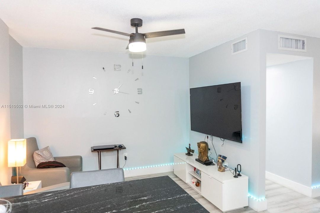 Recently Rented: $2,550 (2 beds, 2 baths, 980 Square Feet)