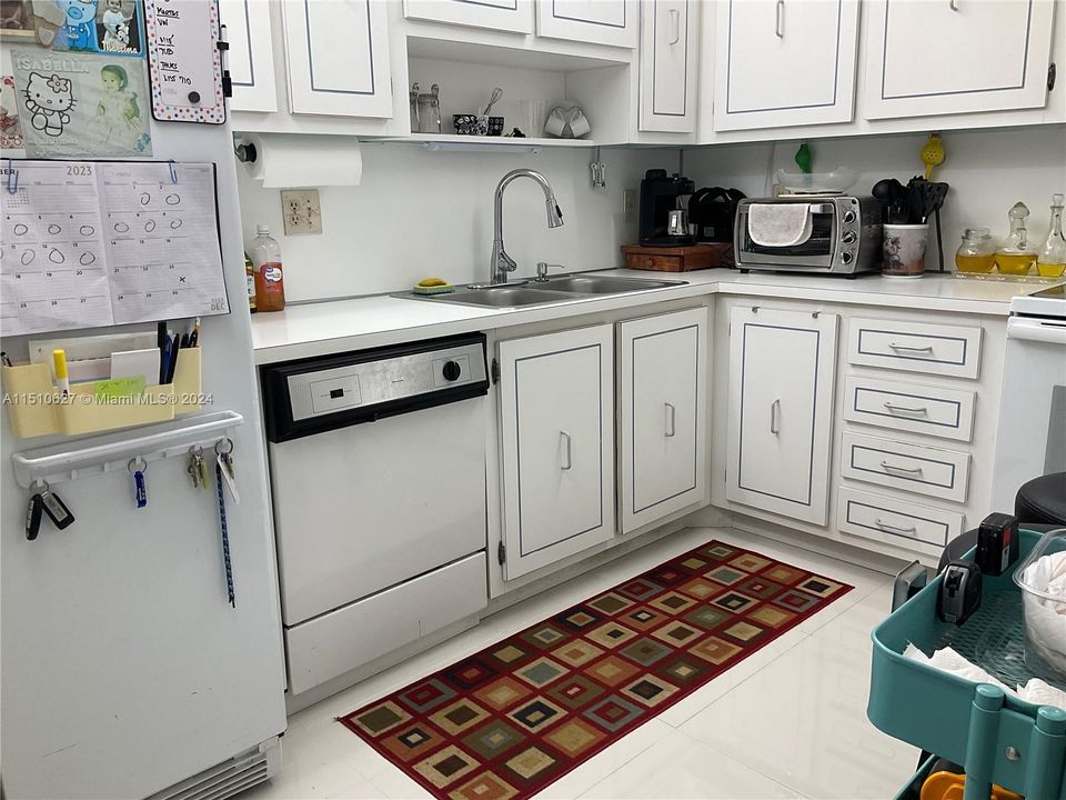 For Sale: $289,000 (1 beds, 2 baths, 1017 Square Feet)