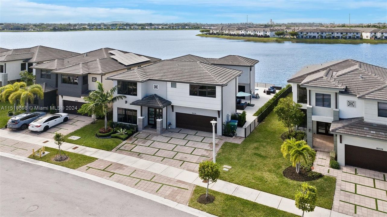 Recently Sold: $1,250,000 (5 beds, 3 baths, 3019 Square Feet)