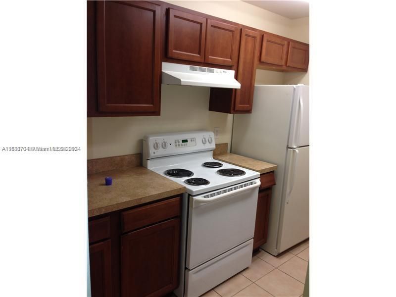 For Sale: $143,000 (1 beds, 1 baths, 840 Square Feet)