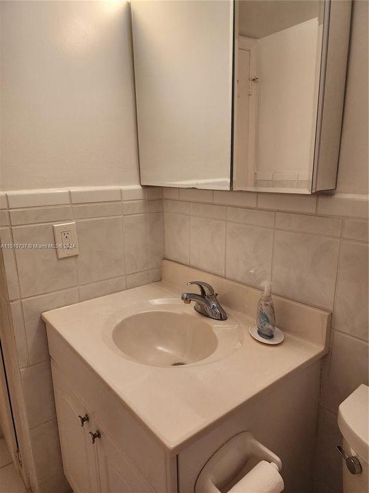 Active With Contract: $200,000 (1 beds, 1 baths, 768 Square Feet)