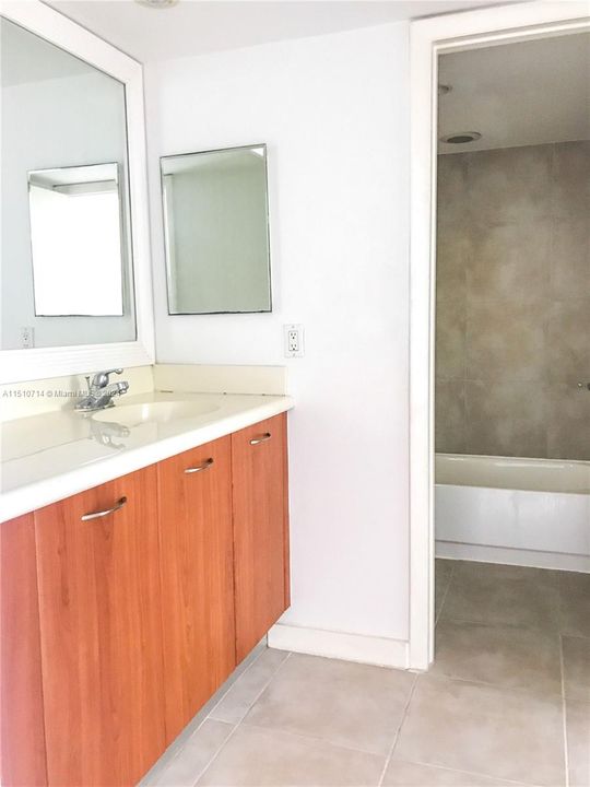 Recently Rented: $2,200 (1 beds, 1 baths, 723 Square Feet)