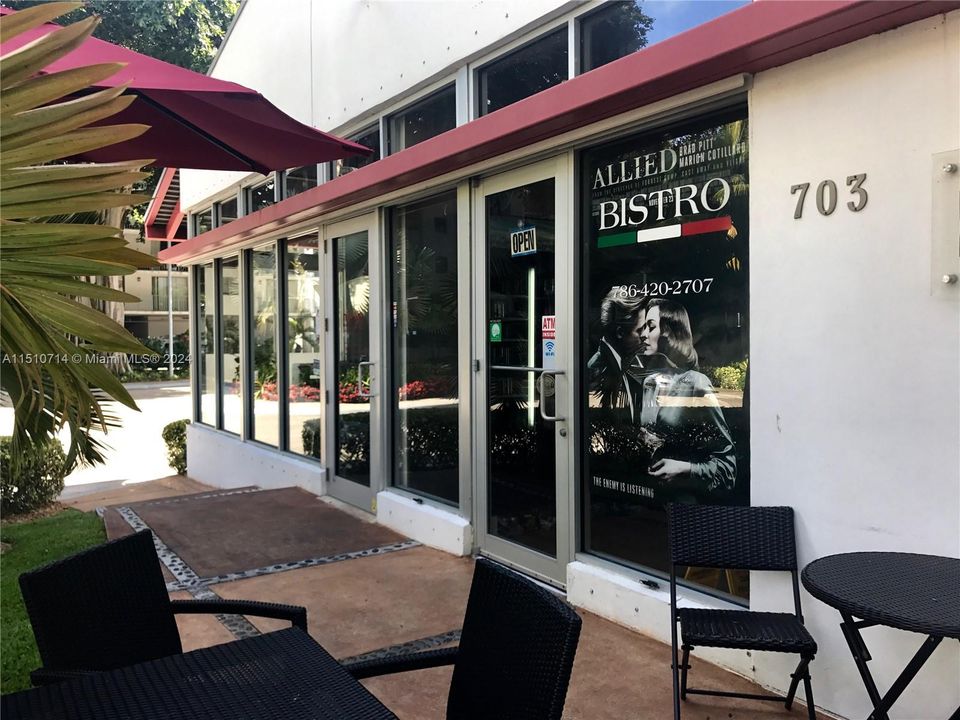 Recently Rented: $2,200 (1 beds, 1 baths, 723 Square Feet)