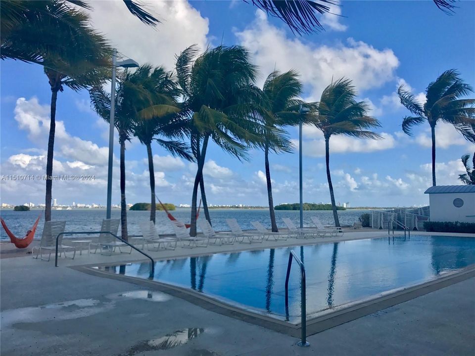 Recently Rented: $2,200 (1 beds, 1 baths, 723 Square Feet)