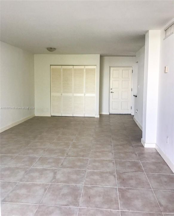 Recently Rented: $2,200 (1 beds, 1 baths, 723 Square Feet)