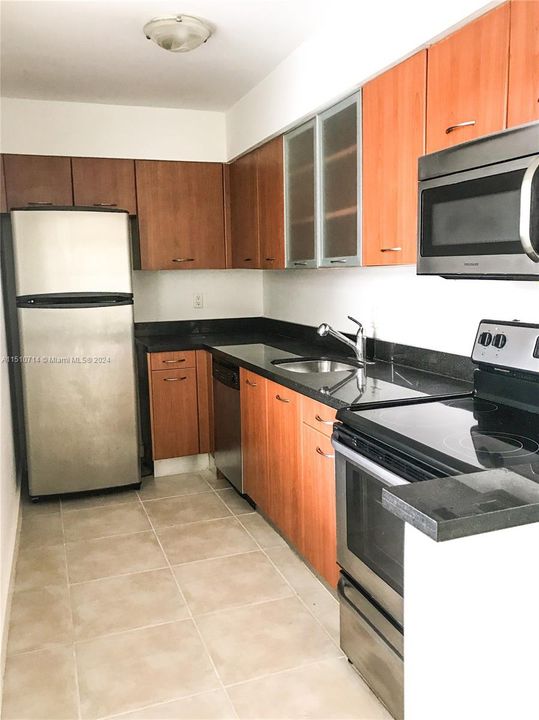 Recently Rented: $2,200 (1 beds, 1 baths, 723 Square Feet)