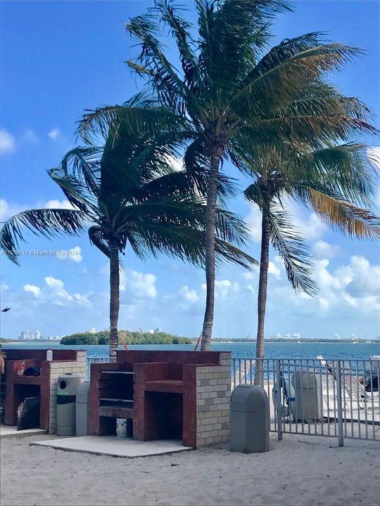 Recently Rented: $2,200 (1 beds, 1 baths, 723 Square Feet)