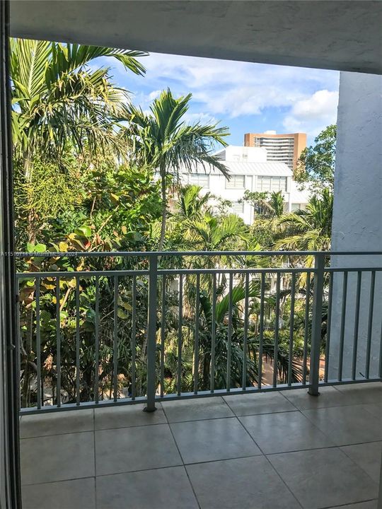 Recently Rented: $2,200 (1 beds, 1 baths, 723 Square Feet)