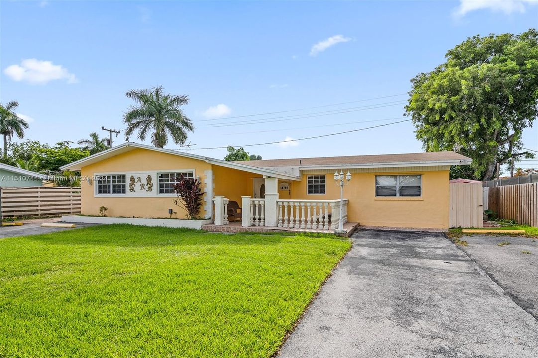 For Sale: $890,000 (3 beds, 3 baths, 2231 Square Feet)