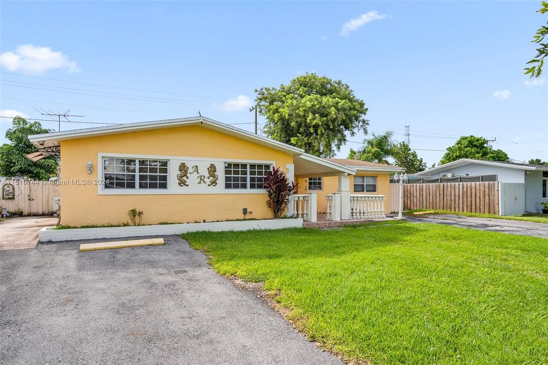 For Sale: $890,000 (3 beds, 3 baths, 2231 Square Feet)