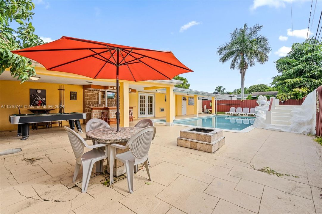 For Sale: $890,000 (3 beds, 3 baths, 2231 Square Feet)