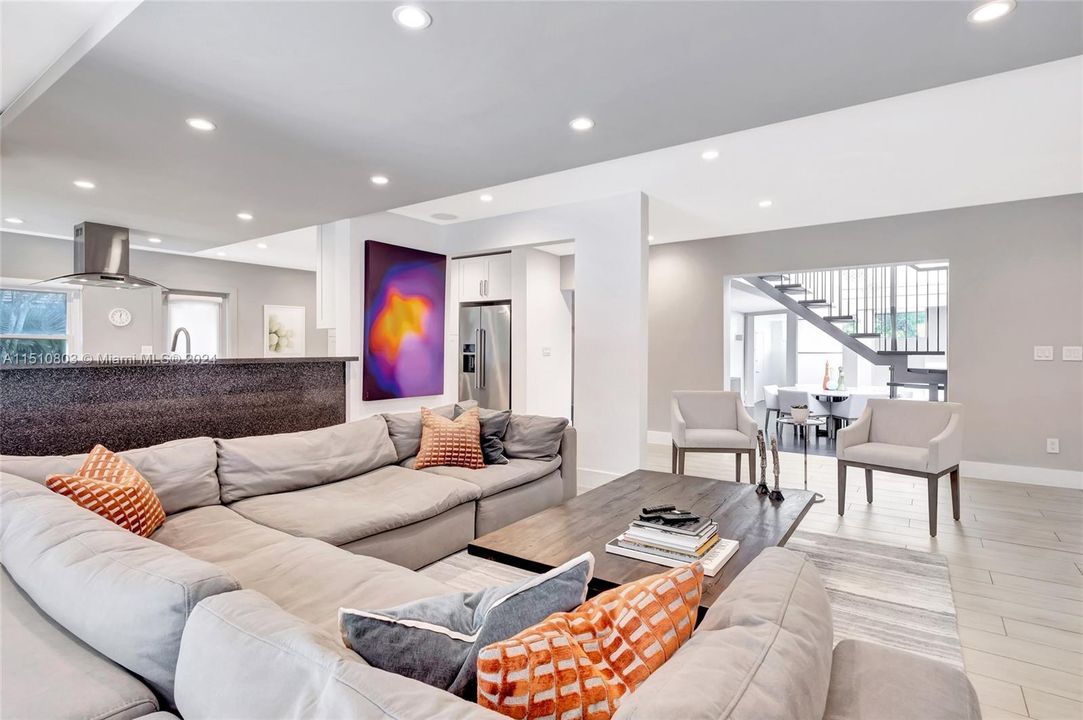 Active With Contract: $2,995,000 (4 beds, 4 baths, 4219 Square Feet)