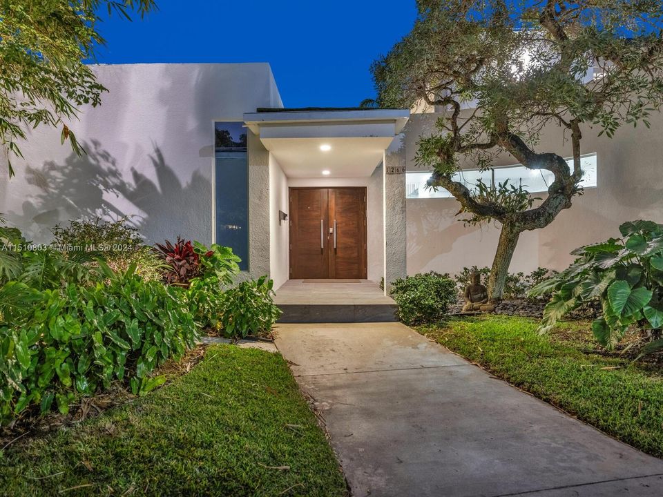 Active With Contract: $2,995,000 (4 beds, 4 baths, 4219 Square Feet)