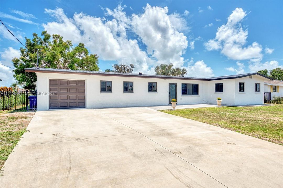 最近售出: $450,000 (3 贝兹, 2 浴室, 1756 平方英尺)