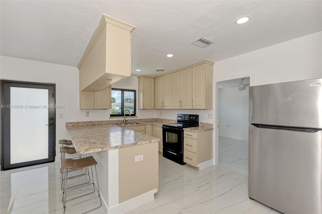 最近售出: $450,000 (3 贝兹, 2 浴室, 1756 平方英尺)