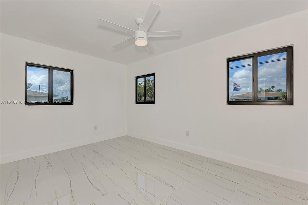 最近售出: $450,000 (3 贝兹, 2 浴室, 1756 平方英尺)