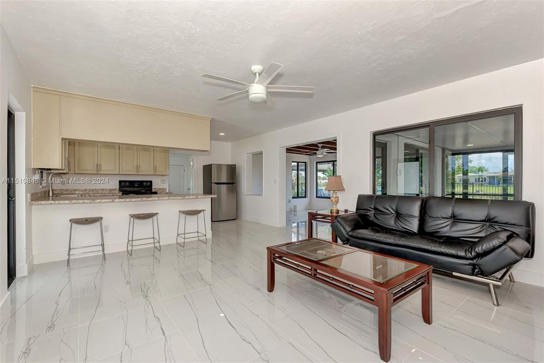 最近售出: $450,000 (3 贝兹, 2 浴室, 1756 平方英尺)