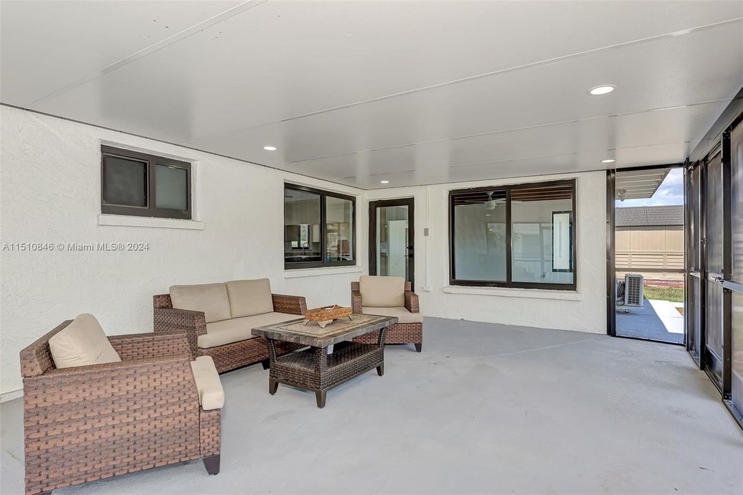 最近售出: $450,000 (3 贝兹, 2 浴室, 1756 平方英尺)