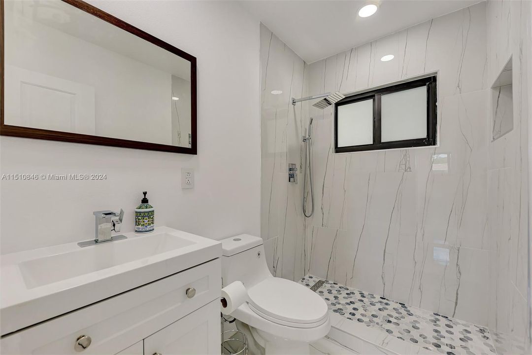 最近售出: $450,000 (3 贝兹, 2 浴室, 1756 平方英尺)