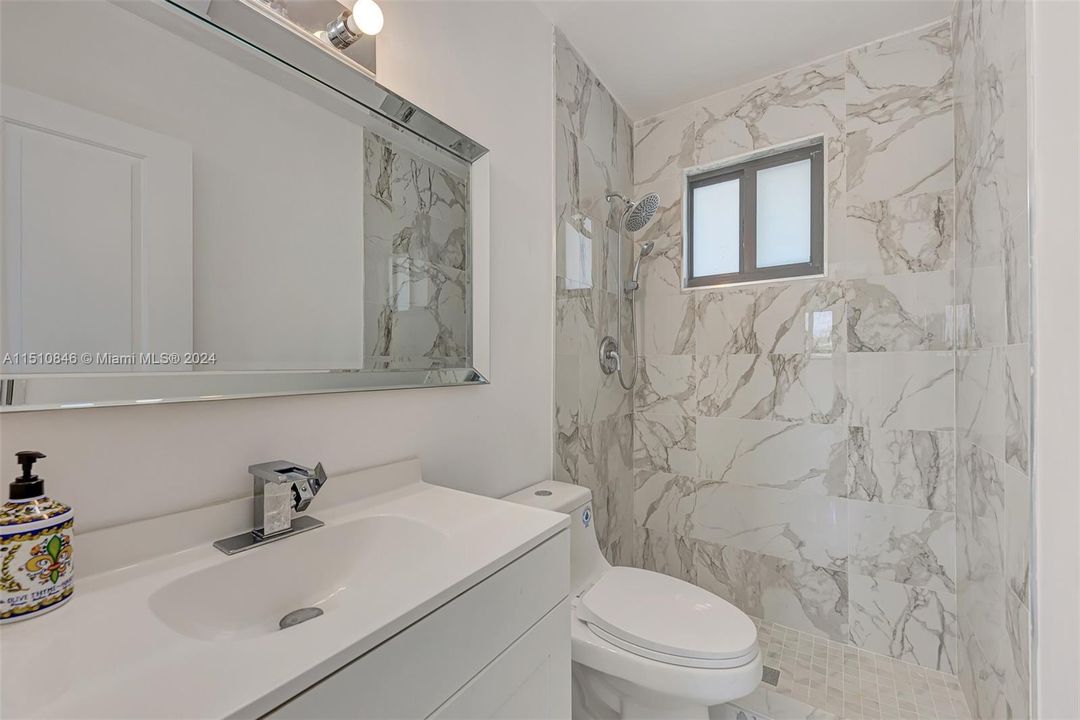 最近售出: $450,000 (3 贝兹, 2 浴室, 1756 平方英尺)