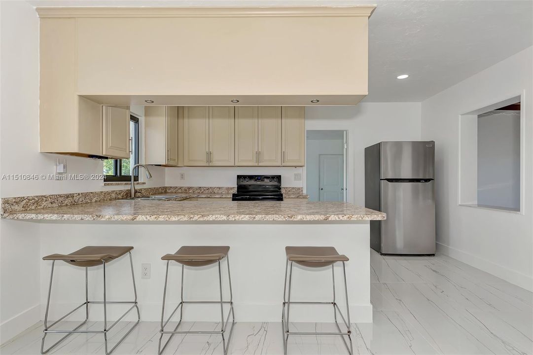 最近售出: $450,000 (3 贝兹, 2 浴室, 1756 平方英尺)