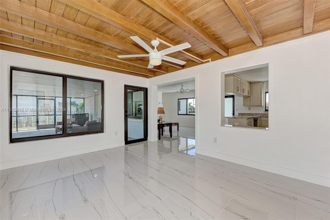 最近售出: $450,000 (3 贝兹, 2 浴室, 1756 平方英尺)