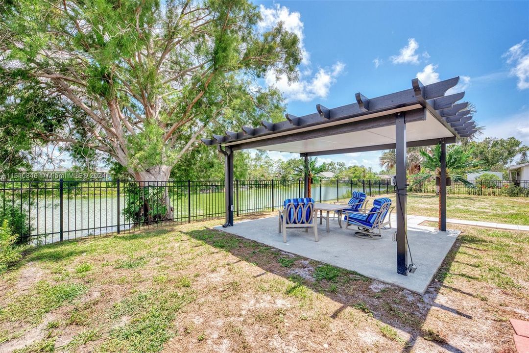 最近售出: $450,000 (3 贝兹, 2 浴室, 1756 平方英尺)