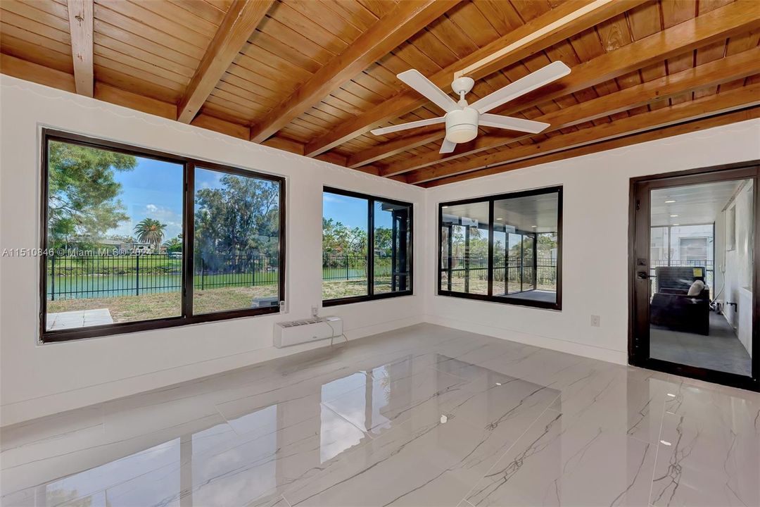 最近售出: $450,000 (3 贝兹, 2 浴室, 1756 平方英尺)