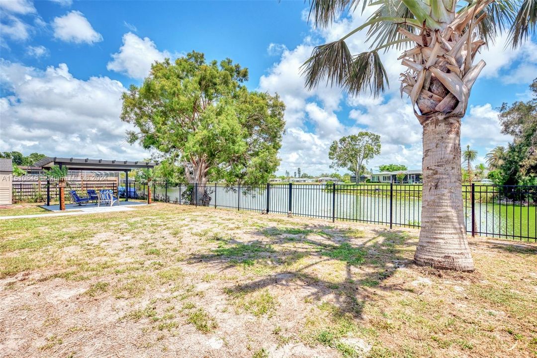 最近售出: $450,000 (3 贝兹, 2 浴室, 1756 平方英尺)