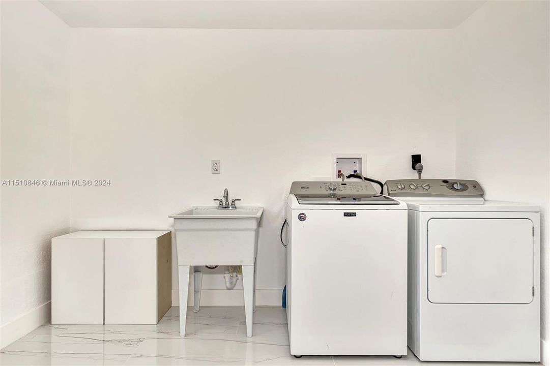 最近售出: $450,000 (3 贝兹, 2 浴室, 1756 平方英尺)