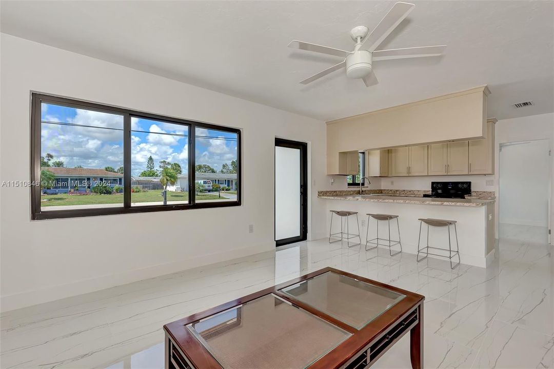 最近售出: $450,000 (3 贝兹, 2 浴室, 1756 平方英尺)