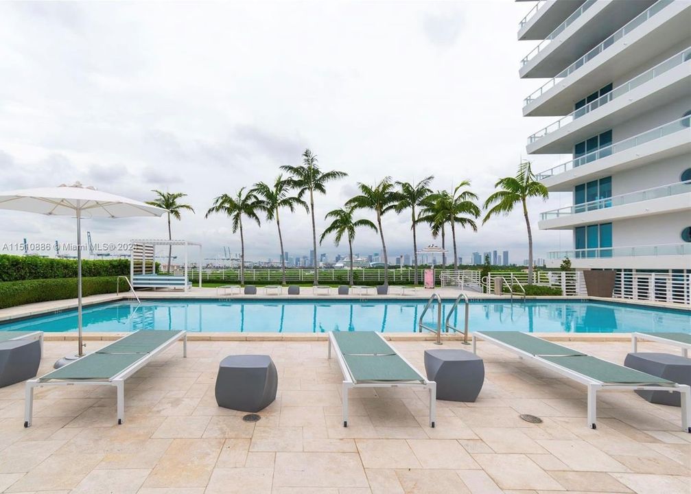 Recently Rented: $8,000 (2 beds, 2 baths, 1252 Square Feet)