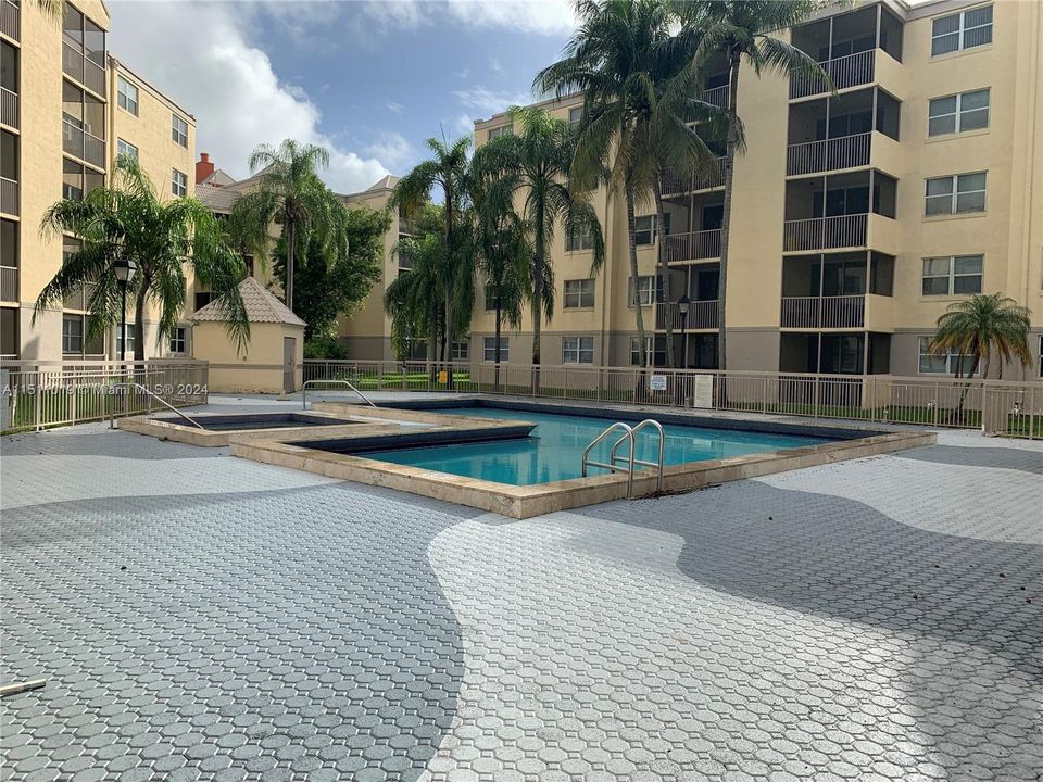 最近租的: $1,950 (1 贝兹, 1 浴室, 810 平方英尺)