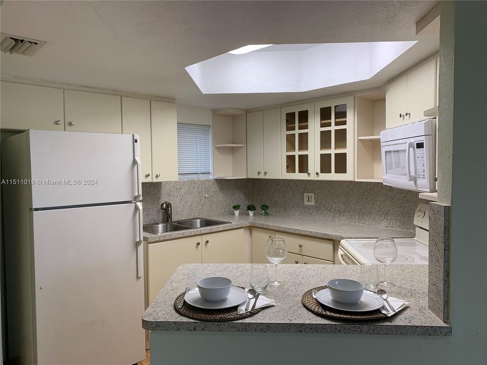 最近租的: $1,950 (1 贝兹, 1 浴室, 810 平方英尺)