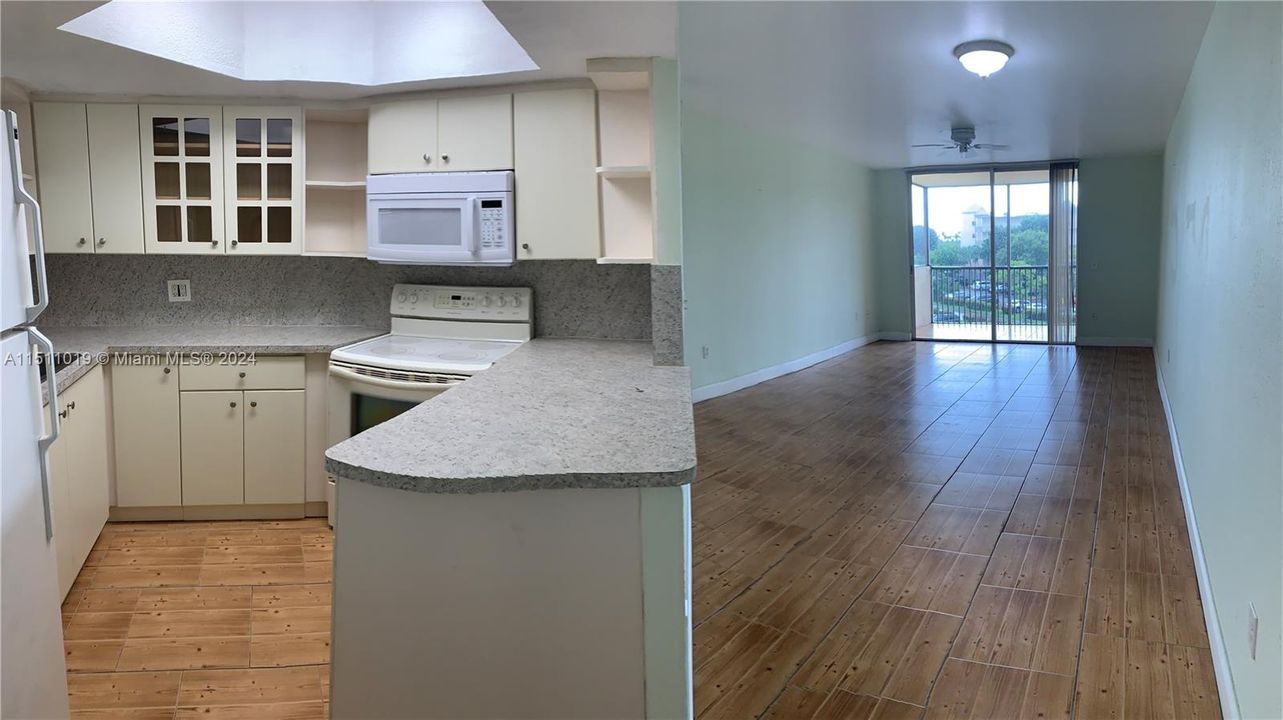 最近租的: $1,950 (1 贝兹, 1 浴室, 810 平方英尺)