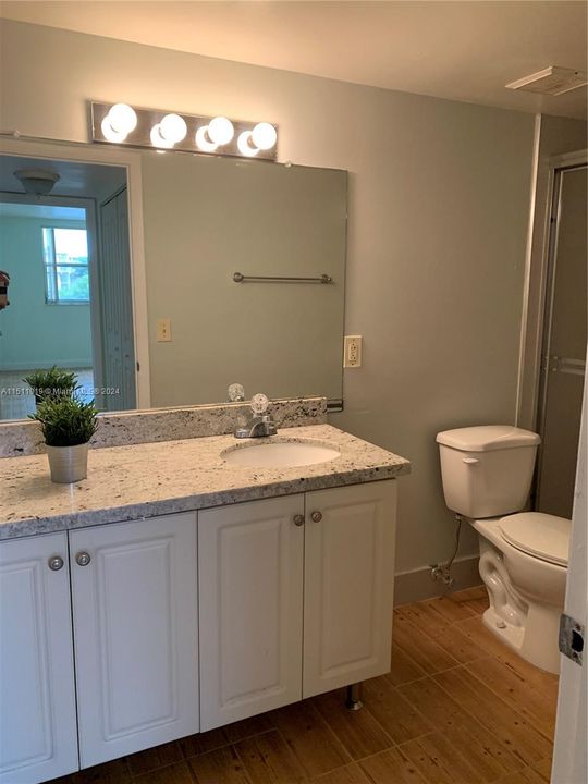 最近租的: $1,950 (1 贝兹, 1 浴室, 810 平方英尺)