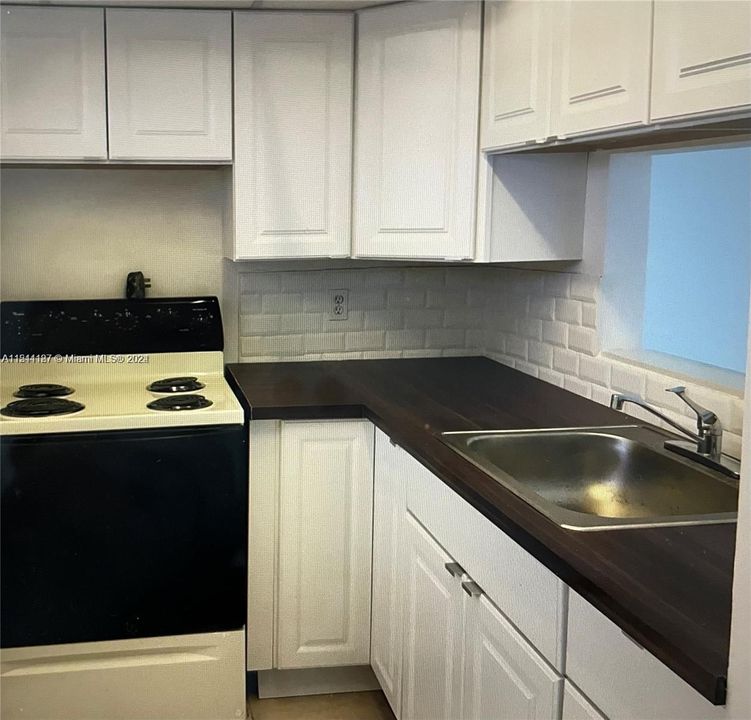 For Sale: $250,000 (1 beds, 1 baths, 800 Square Feet)