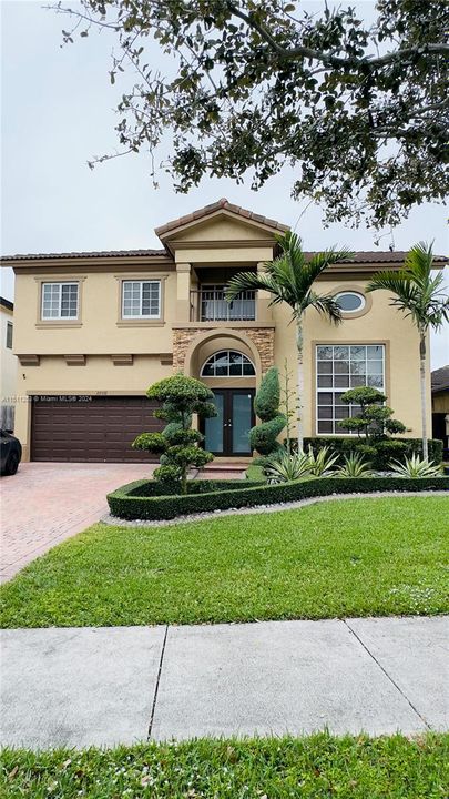 Recently Sold: $725,000 (5 beds, 3 baths, 2869 Square Feet)