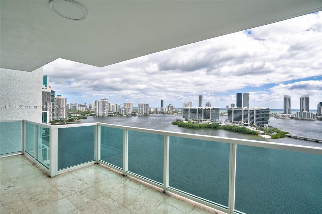 Recently Sold: $1,540,000 (2 beds, 3 baths, 2970 Square Feet)