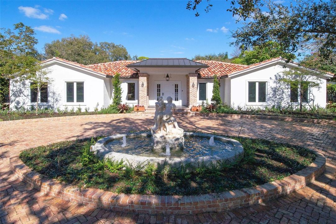 Recently Sold: $3,549,000 (6 beds, 7 baths, 4732 Square Feet)