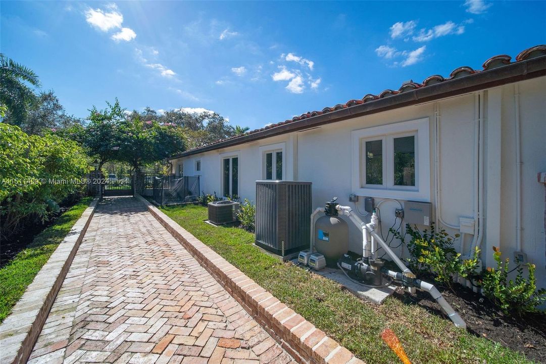 Vendido Recientemente: $3,549,000 (6 camas, 7 baños, 4732 Pies cuadrados)